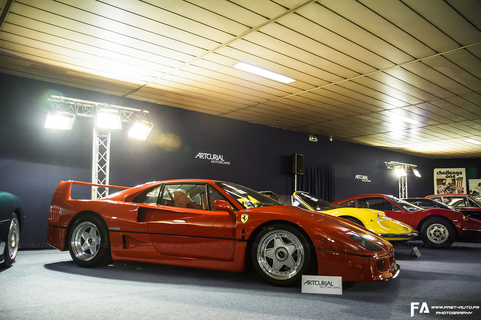 2-Ferrari-F40-automobile-sur-les-champs-artcurial.jpg