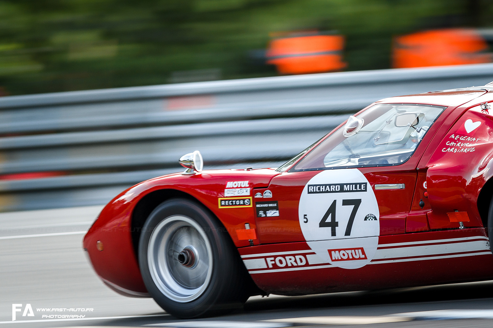 2-le-manc-classic-2014-ford-gt40-track.jpg